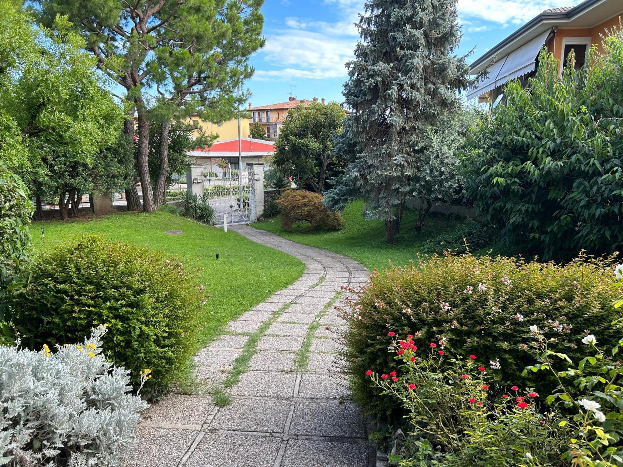 Appartamento Gold Garda Desenzano Desenzano del Garda Esterno foto